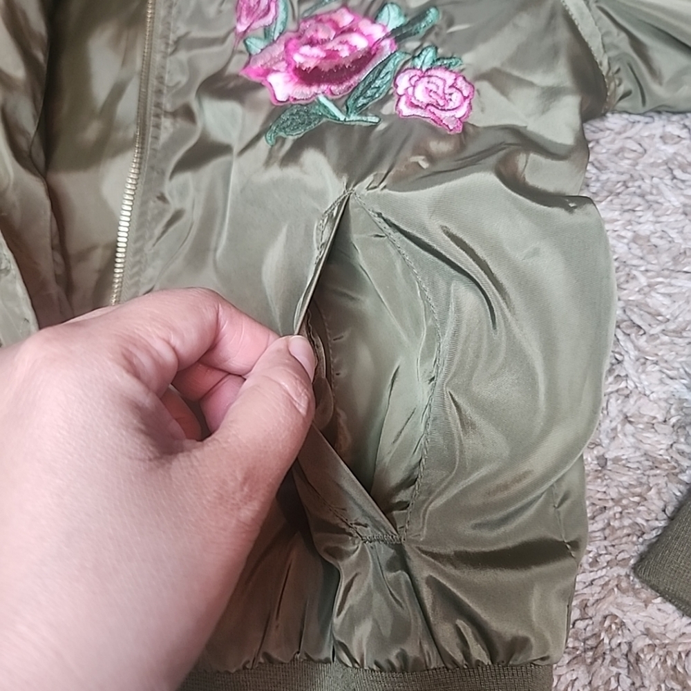Love Tree Olive Green Floral Embroidered Bomber Jacket. Size Medium - Picture 10 of 12